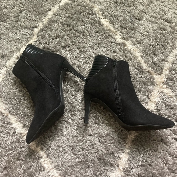 Black boots with heel. - Picture 5 of 6